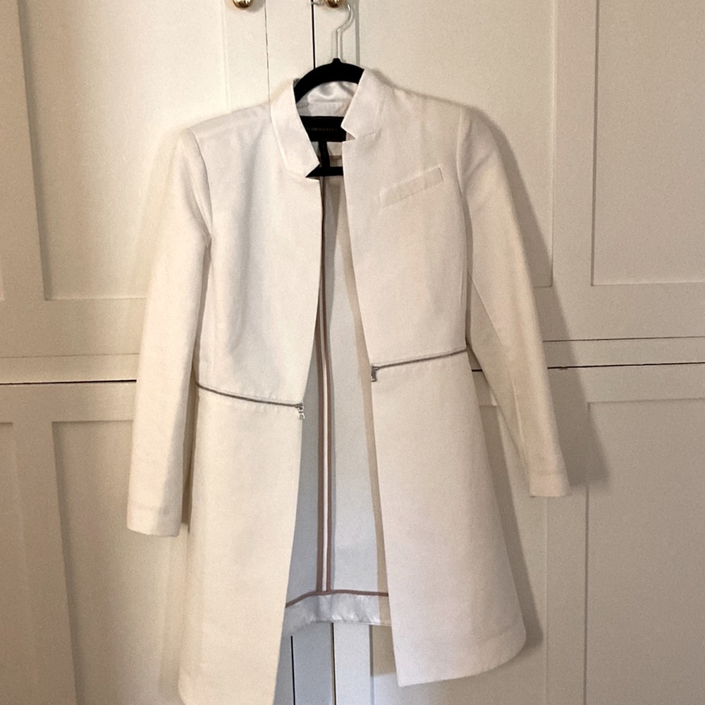 BCBG white zipper blazer xs excellent condition worn twice